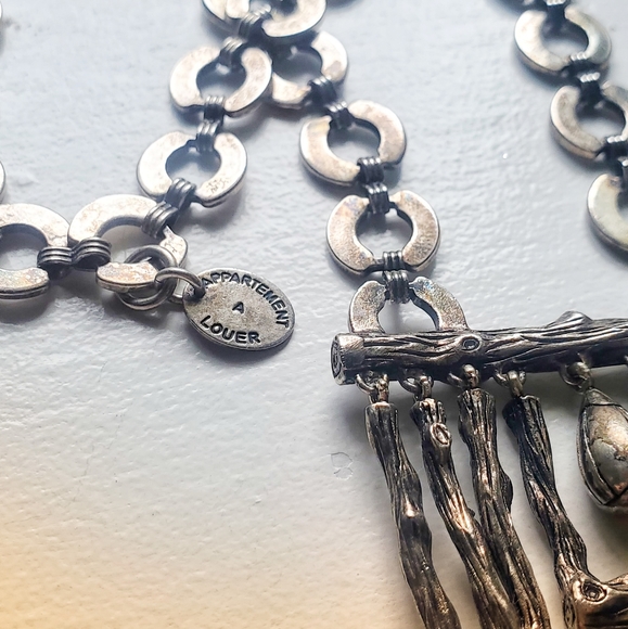 Appartement A Louer Metal and Rhinestone necklace - Picture 4 of 5